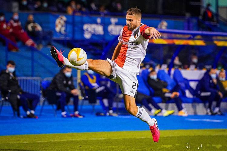 爱游戏今晨荷甲焦点战；斯图加特复出首秀；媒体盛赞；资深球员宣示担当的简单介绍